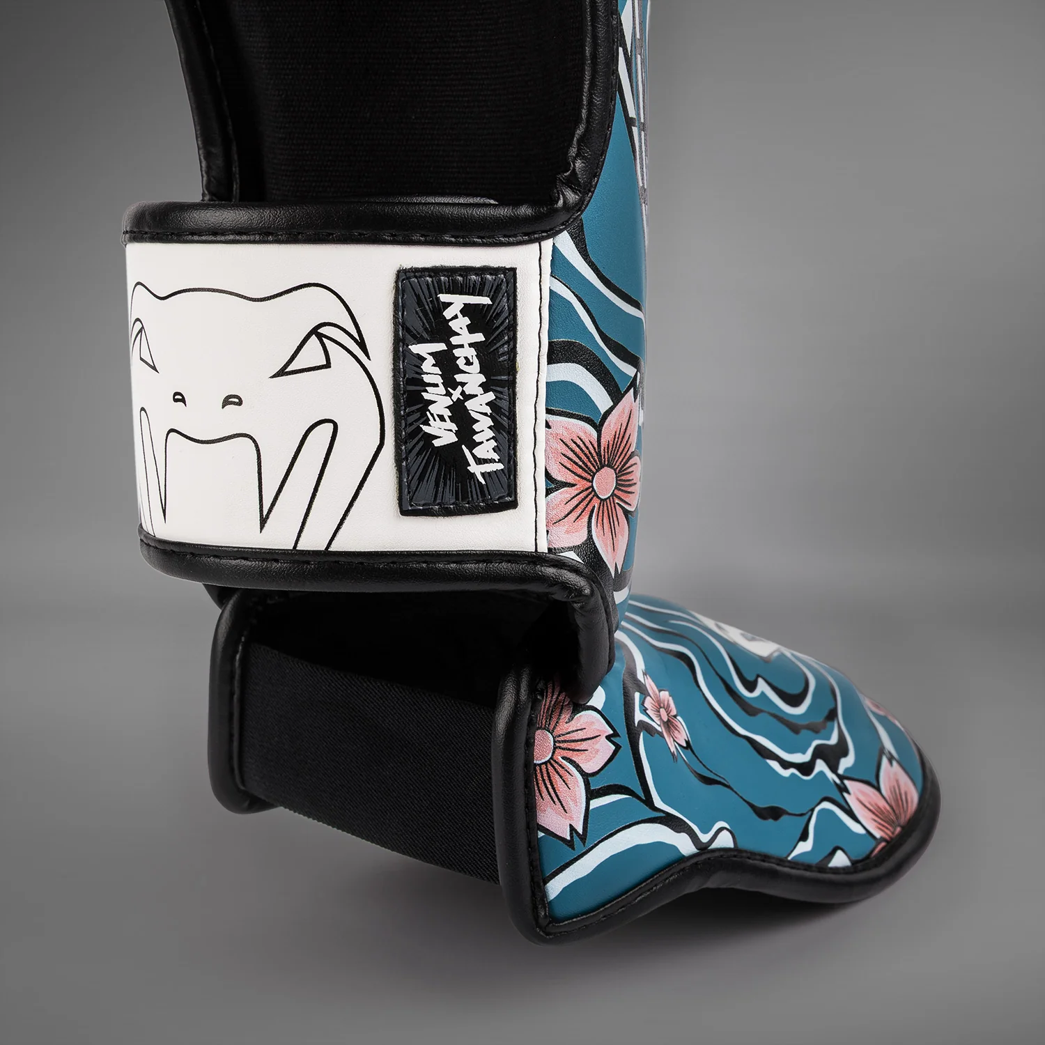 Venum x Tawanchay Shinguards Blue/White - Image 4
