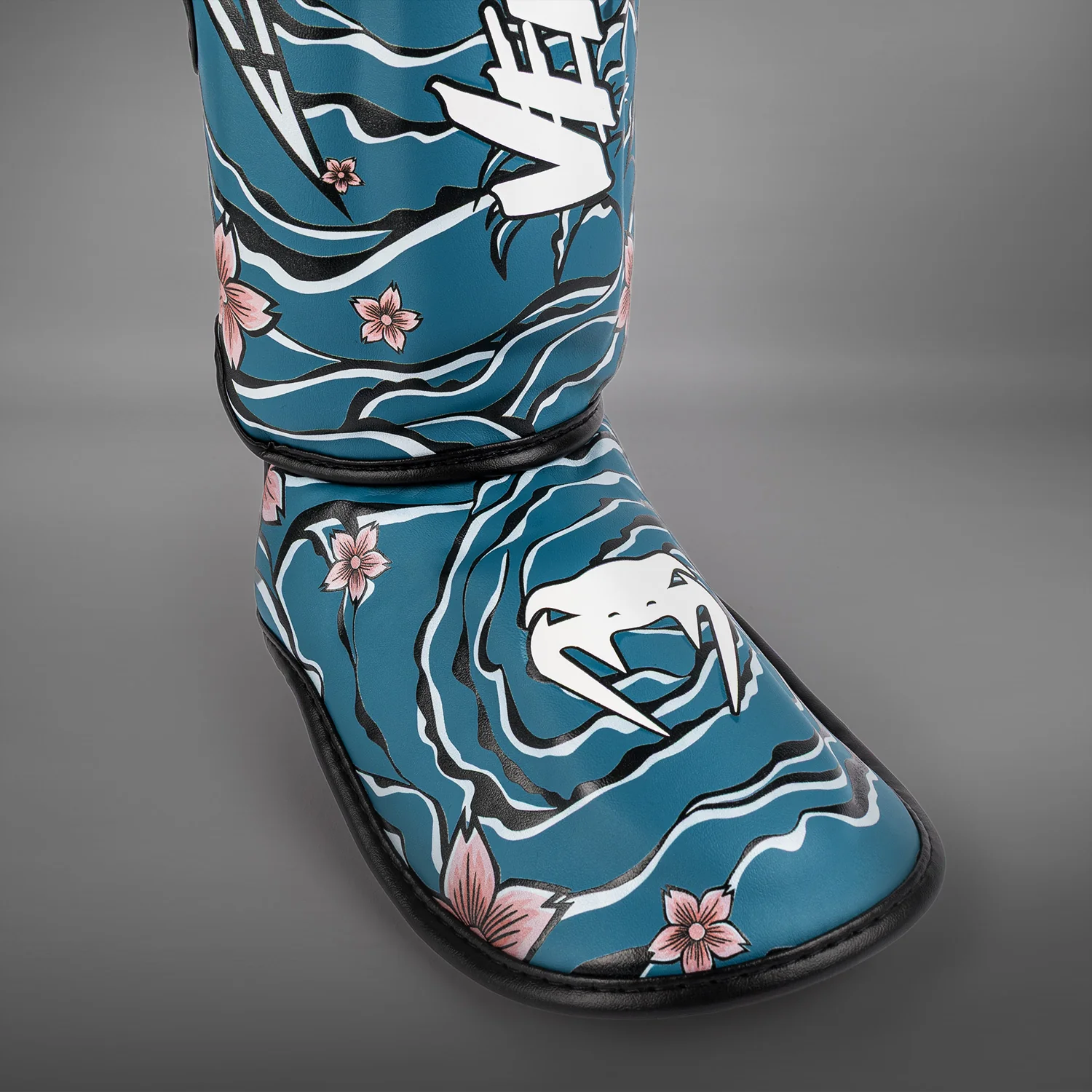 Venum x Tawanchay Shinguards Blue/White - Image 5