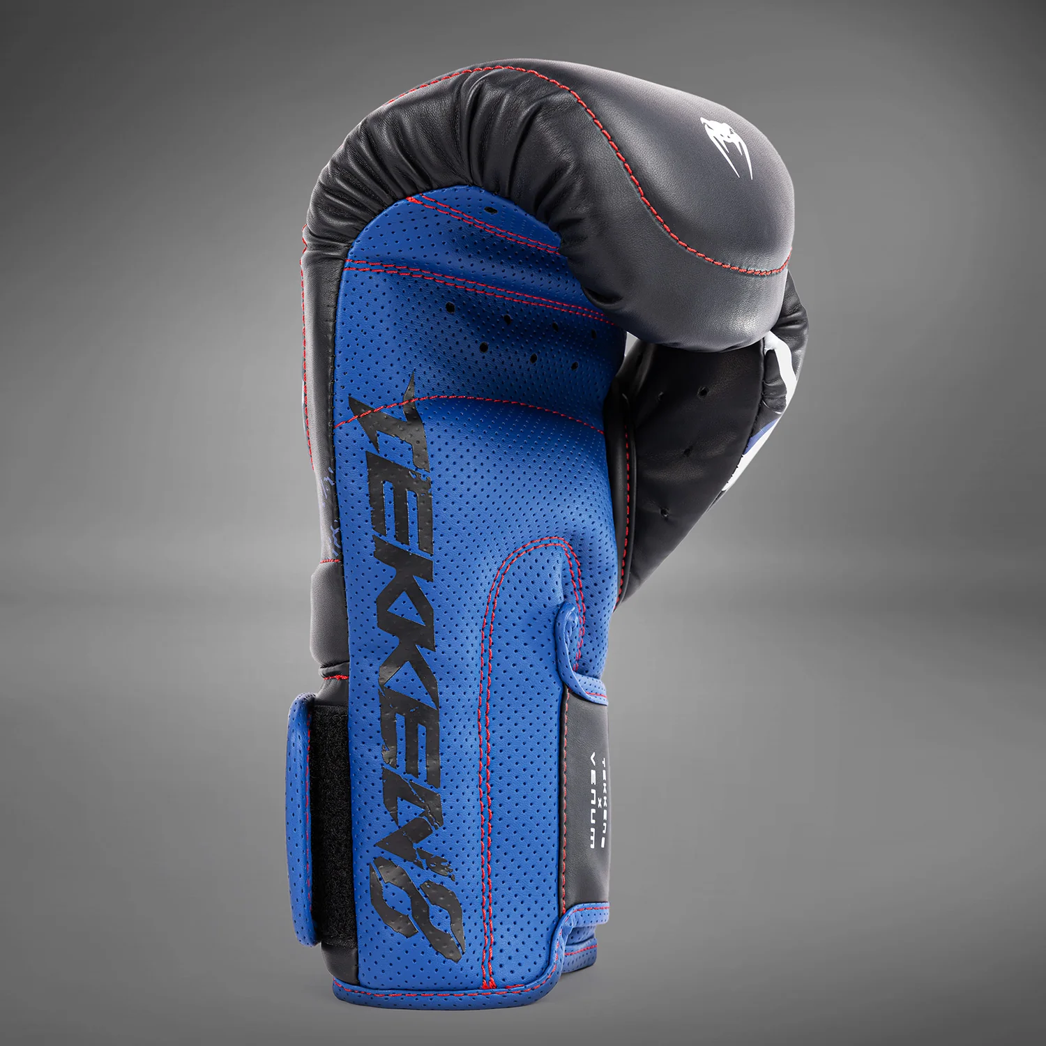 Venum x TEKKEN 8 - Jin Kazama Boxing Gloves - Blue/Black/White - Image 7