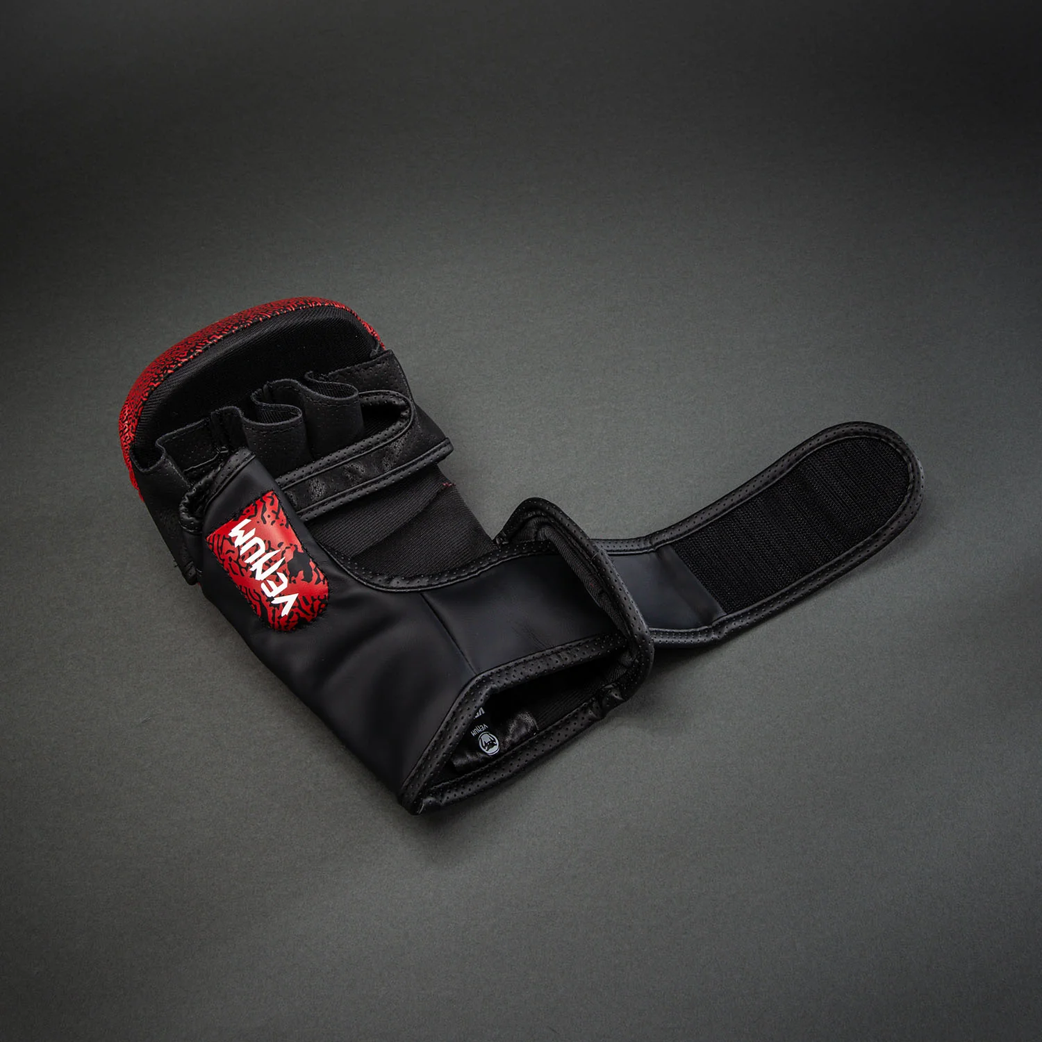 Venum x TEKKEN 8 Sparring Gloves - Kazuya - Red/Black - Image 5