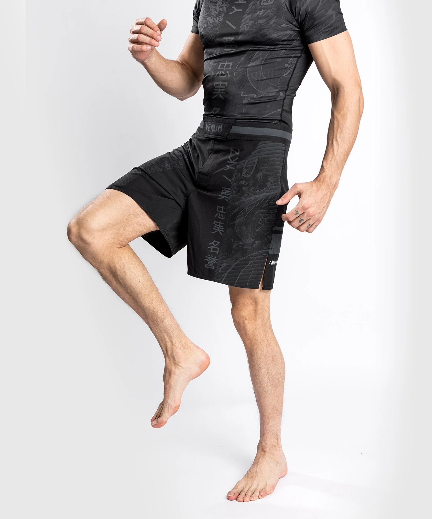 Venum YKZ21 Fightshorts – Black/Black - Image 3